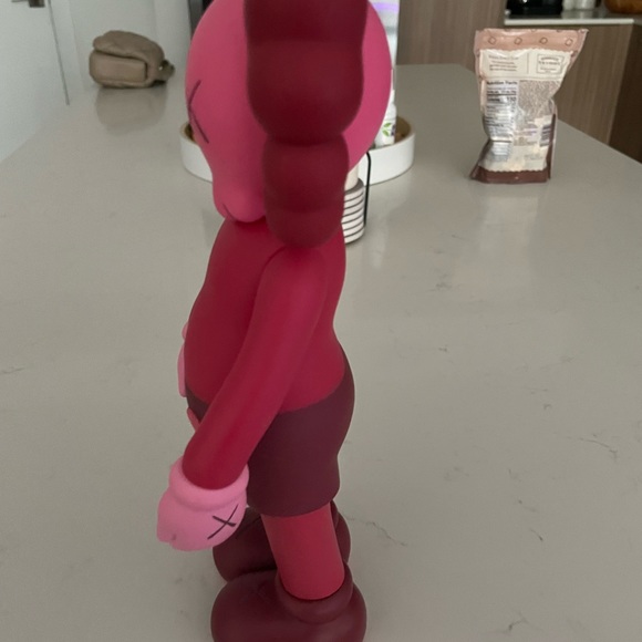 KAWS Red blush companion - Picture 5 of 7